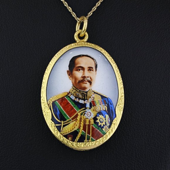Vintage 18k Yellow Gold Oval Portrait King Rama V of Siam Pendant